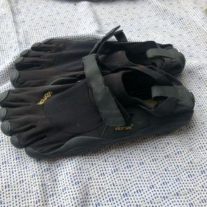 Black Vibram 5 Finger Shoes